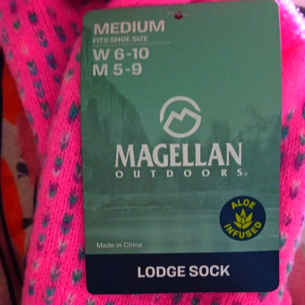 Magellan  Pink Pom Pom Casual Lodge  Socks. NWT
